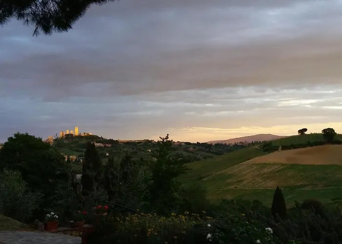 Podere Montese Country House Фермерский дом Сан-Джиминьяно